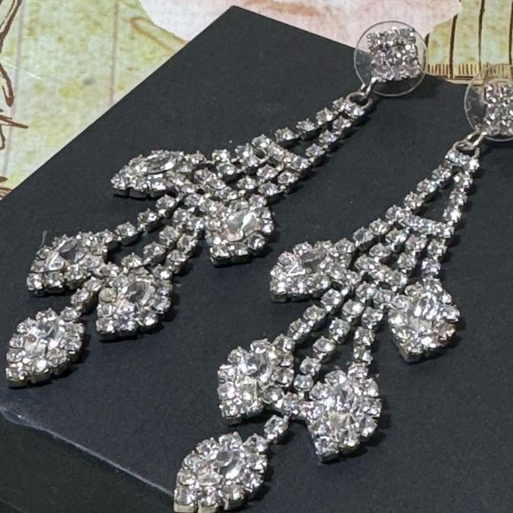 Absolutely stunning shiny Silver toned CZ shiny beautiful quality drop earrings. - Picture 4 of 4